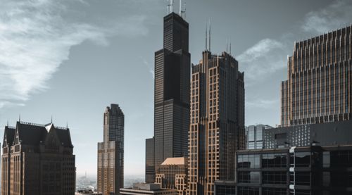 金融街 賣資產(chǎn)以降負(fù)債 添利潤(rùn) 金融街如何應(yīng)對(duì)營(yíng)收毛利率雙降