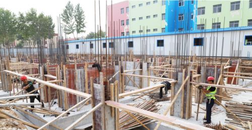 強信心 穩(wěn)經(jīng)濟 促發(fā)展 上口鎮(zhèn) 秋風起碩果豐 項目建設(shè)正當時